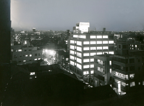 1966年3月に完成した国際教育振興会ビル