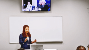 2025年11月15日　東京都新宿区四谷　日米会話学院にて、通訳者橋本美穂先生による特別講演会